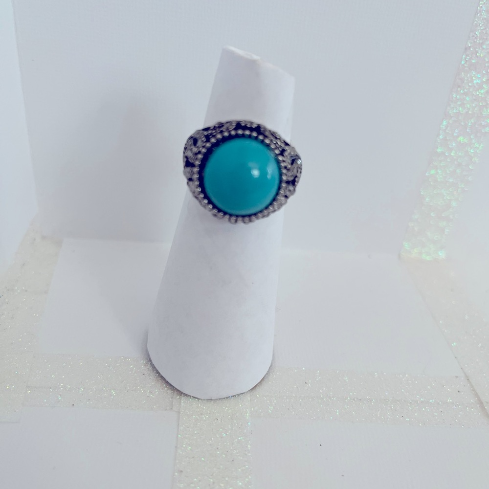 Turquoise colored stone silver toned Bohemian band w/black cz crystals. Size 10